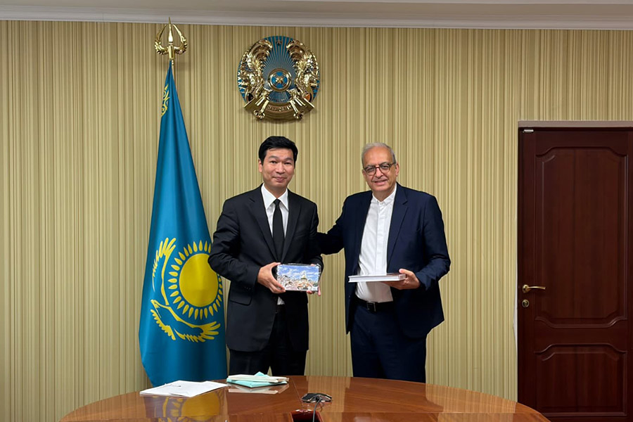 Secretary General meeting acting minister of culture in Astana.